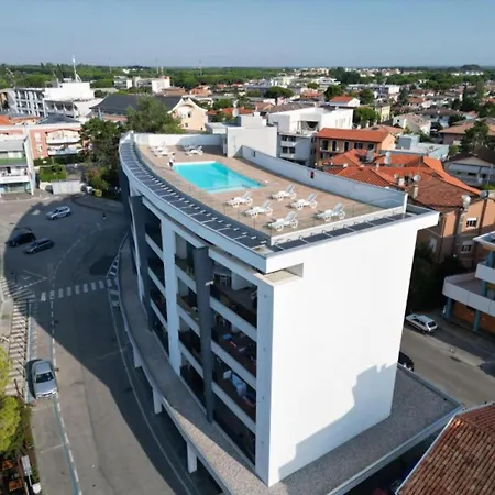 Apartment Living Flat With Pool And Parking *