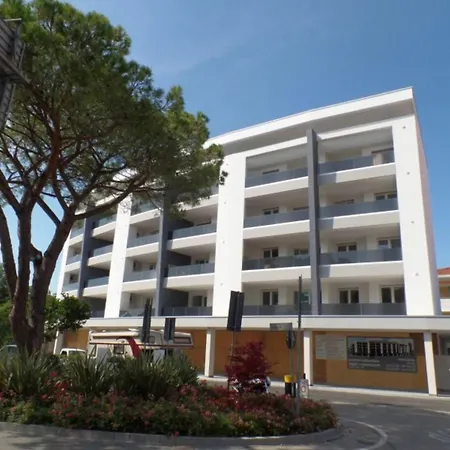 Apartment Living Flat With Pool And Parking *