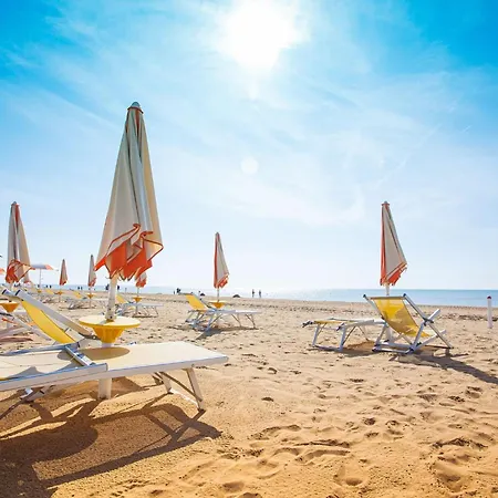 Living Flat With Pool And Parking Apartment Bibione